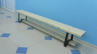 Скамейка гимнастическая (металлические ножки, лак) (2 м)  - fgospostavki.ru - Тюмень